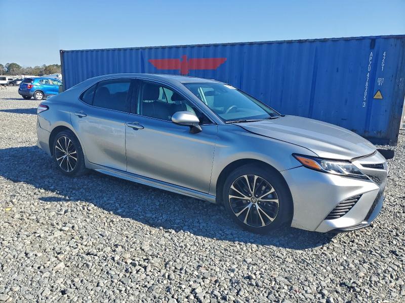 Фото 4 - TOYOTA CAMRY