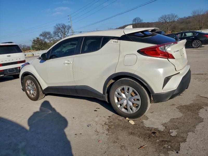 Фото 2 - TOYOTA C-HR