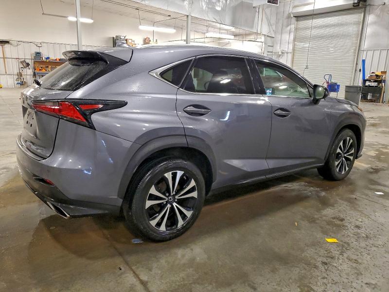 Фото 3 - LEXUS NX