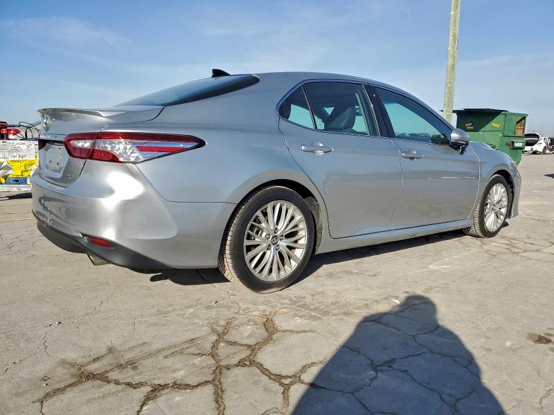 Фото 3 - TOYOTA CAMRY