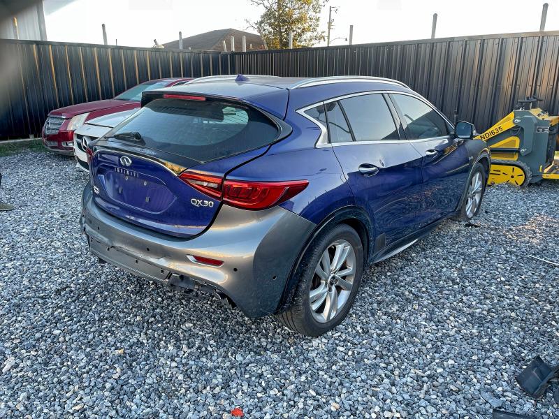 Фото 4 - INFINITI QX30