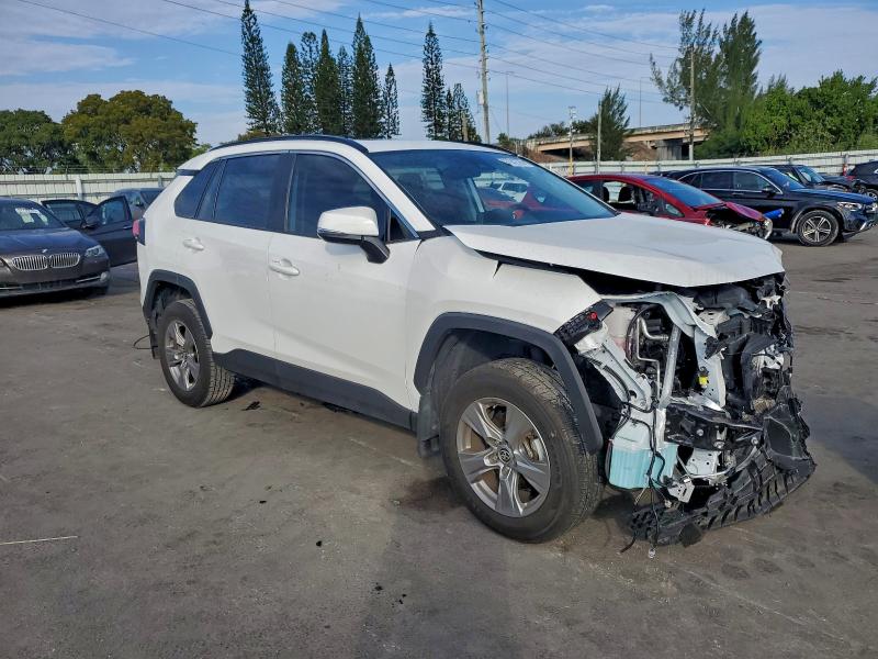 Фото 4 - TOYOTA RAV4