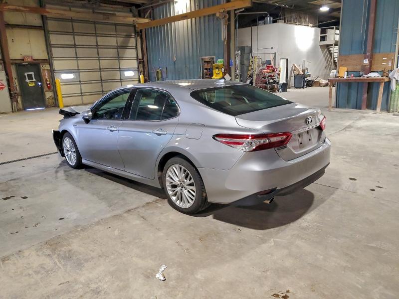 Фото 2 - TOYOTA CAMRY