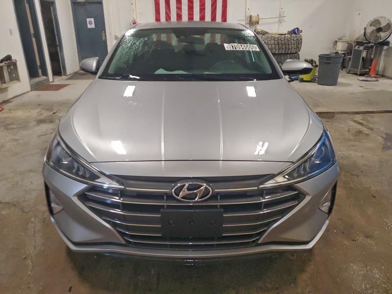 Фото 5 - HYUNDAI ELANTRA