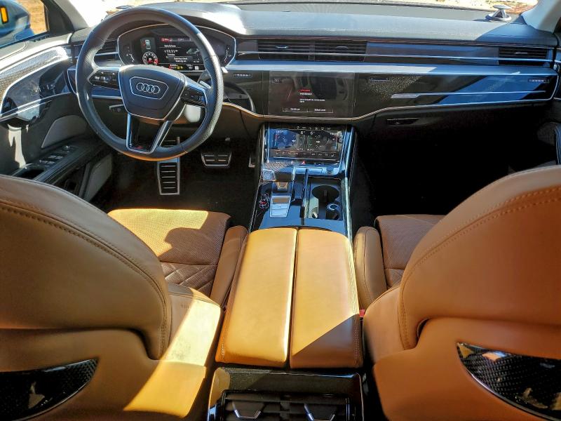 Фото 8 - AUDI S8