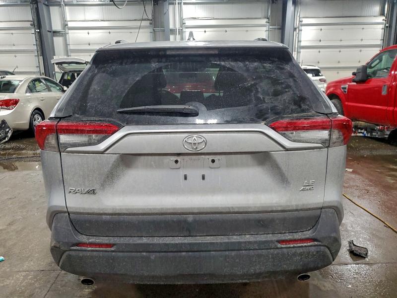 Фото 6 - TOYOTA RAV4