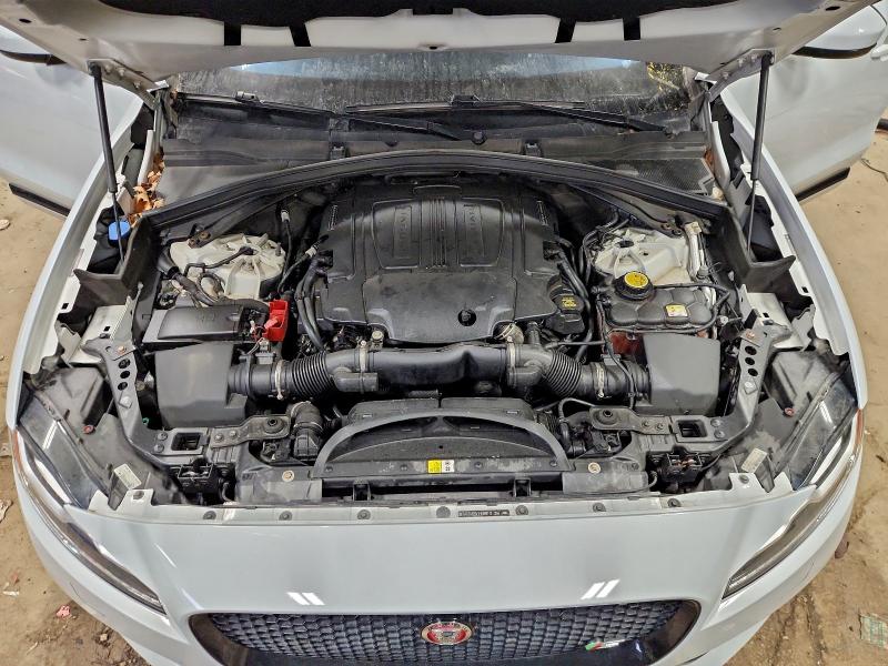 Фото 11 - JAGUAR F-PACE