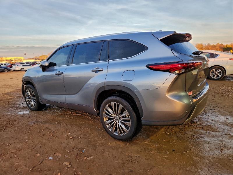 Фото 2 - TOYOTA HIGHLANDER