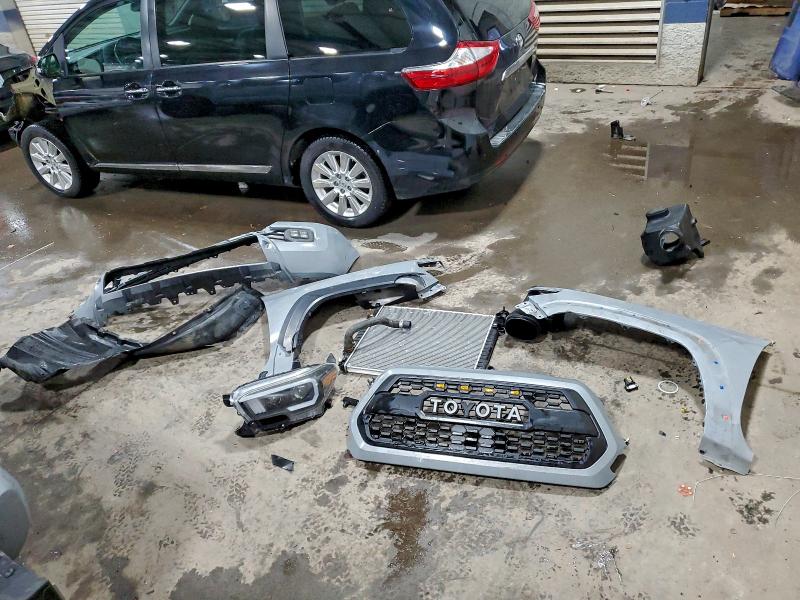 Фото 12 - TOYOTA TACOMA