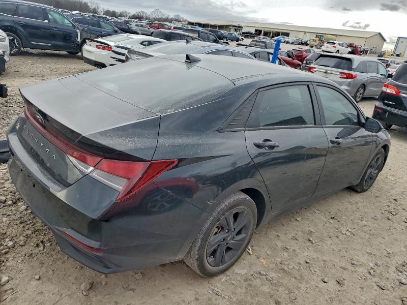 Фото 3 - HYUNDAI ELANTRA