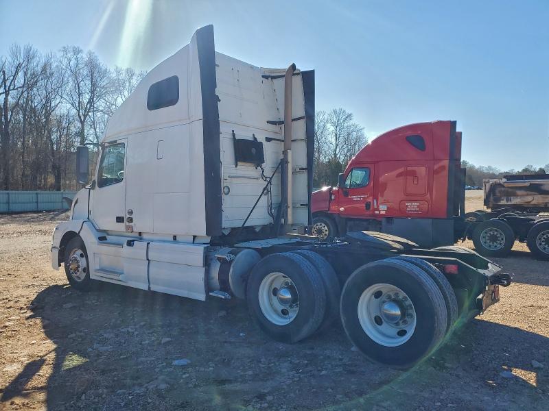 Фото 3 - VOLVO VN