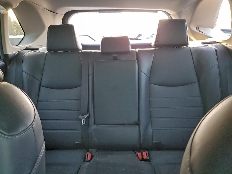 Фото 10 - TOYOTA RAV4