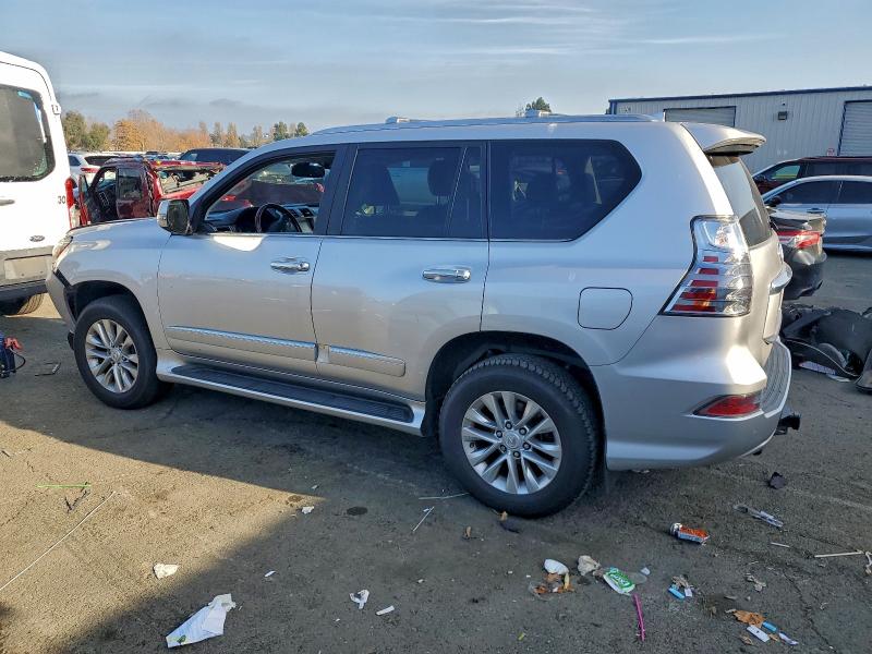 Фото 2 - LEXUS GX