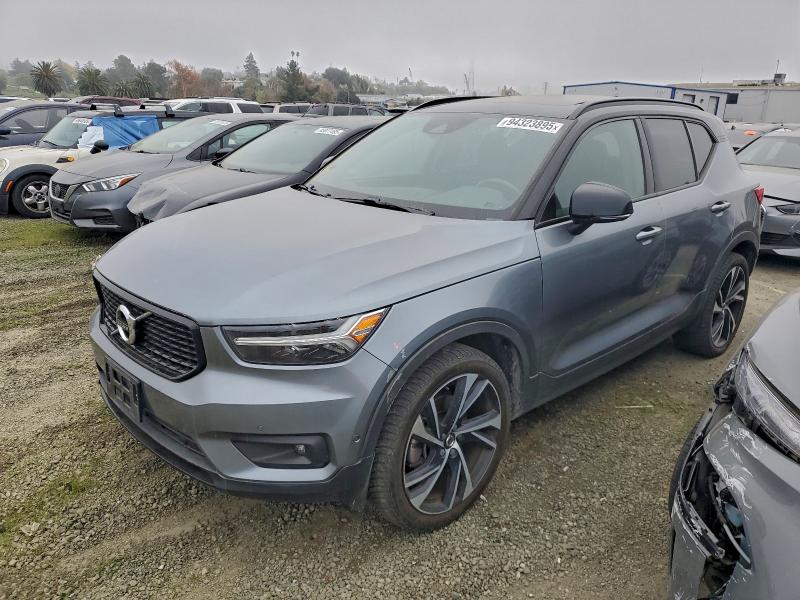 Фото 1 - VOLVO XC40
