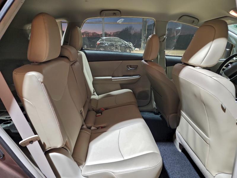 Фото 10 - TOYOTA PRIUS