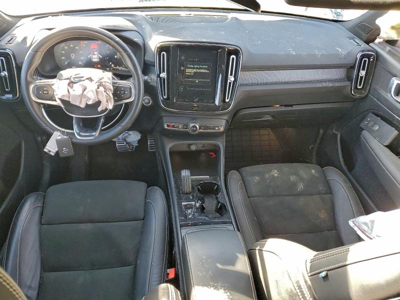 Фото 8 - VOLVO XC40