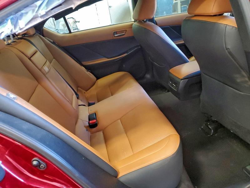 Фото 10 - LEXUS IS