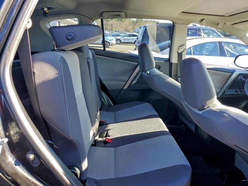 Фото 11 - TOYOTA RAV4