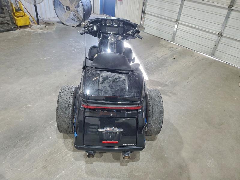 HARLEY-DAVIDSON FL 2018