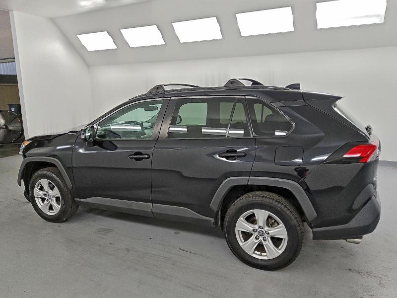 Фото 2 - TOYOTA RAV4