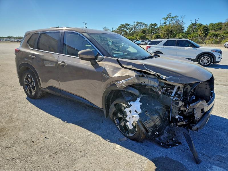 Фото 4 - NISSAN ROGUE