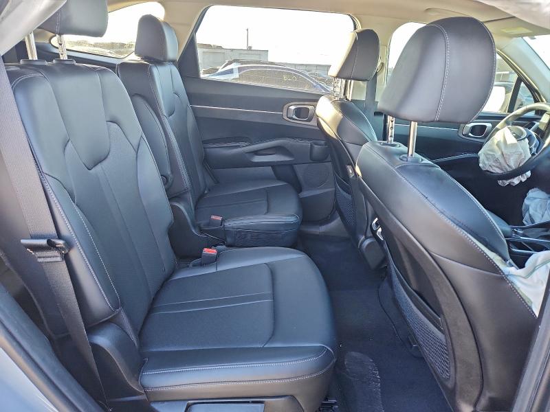 Фото 11 - KIA SORENTO