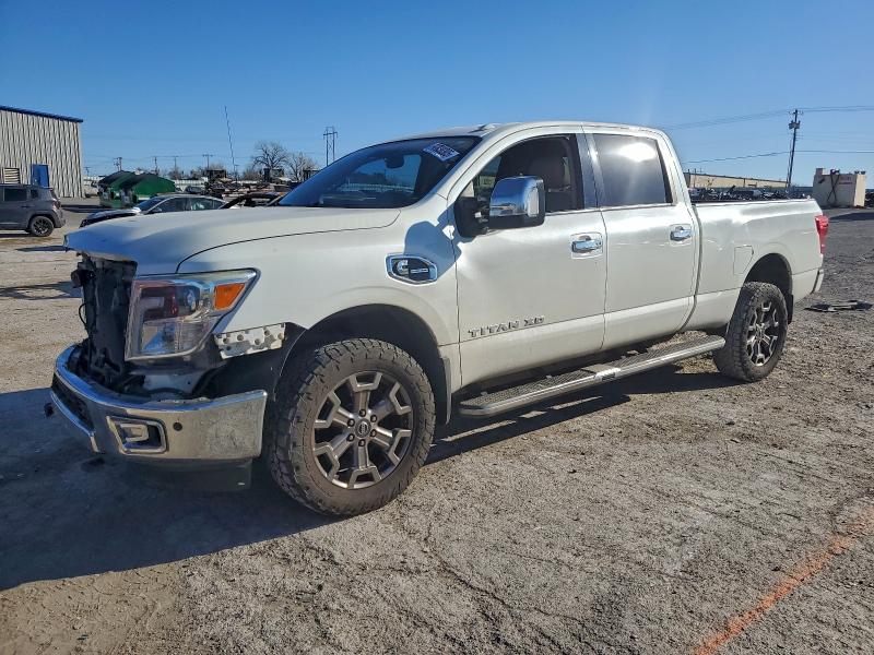 Фото 1 - NISSAN TITAN
