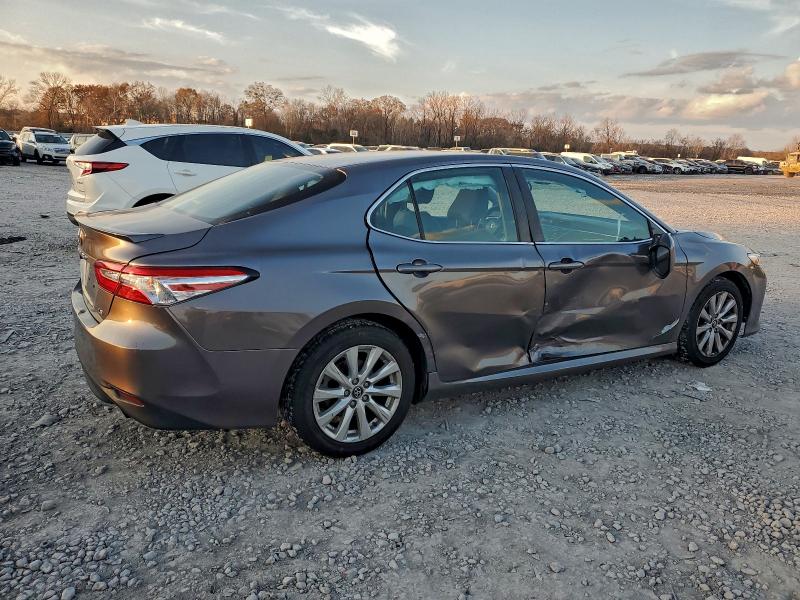 Фото 3 - TOYOTA CAMRY