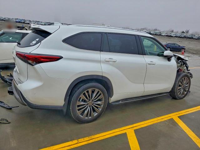 Фото 3 - TOYOTA HIGHLANDER