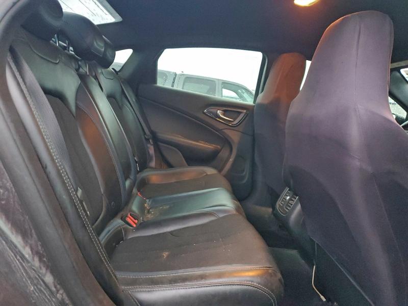 Фото 10 - CHRYSLER 200