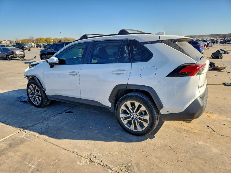 Фото 2 - TOYOTA RAV4