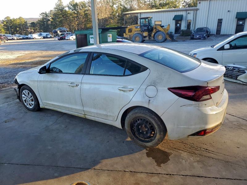 Фото 2 - HYUNDAI ELANTRA