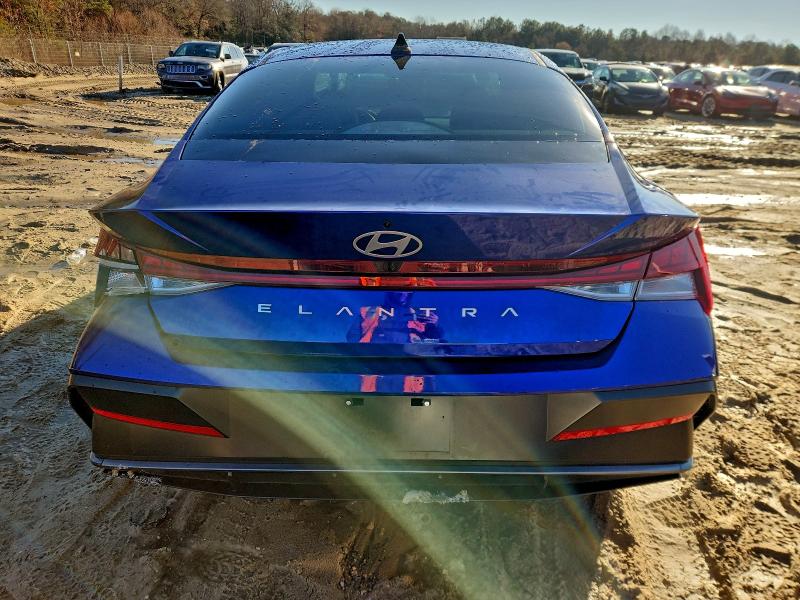 Фото 6 - HYUNDAI ELANTRA