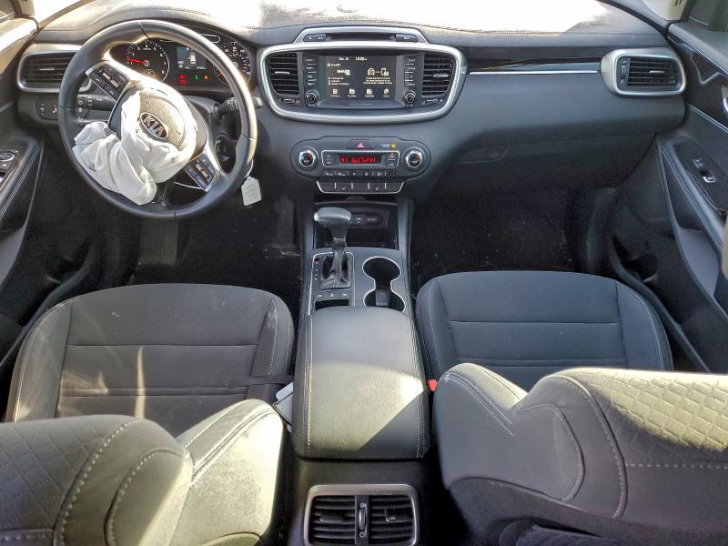 Фото 8 - KIA SORENTO