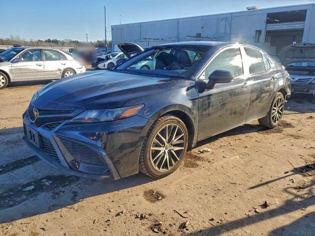 Фото 1 - TOYOTA CAMRY