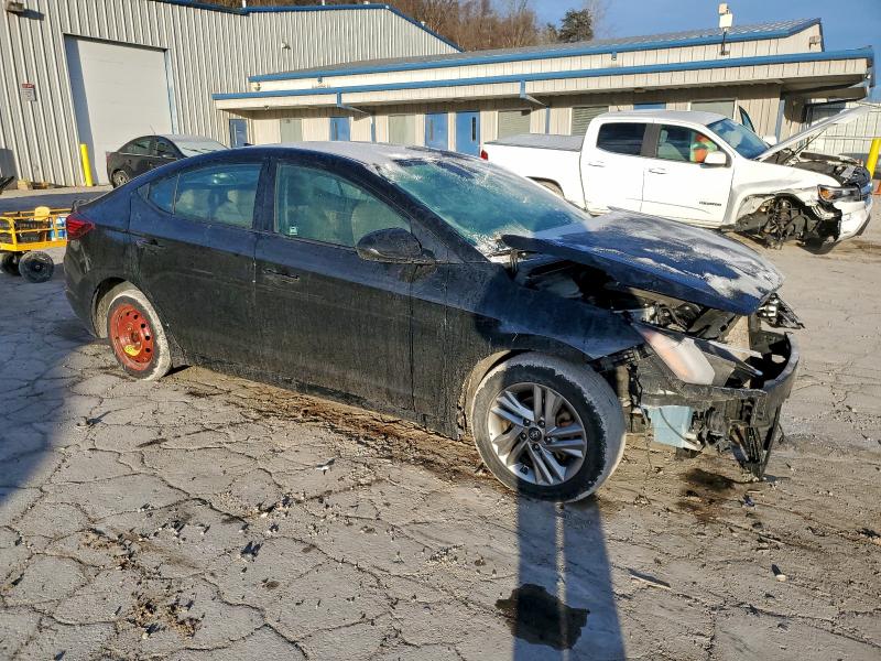 Фото 4 - HYUNDAI ELANTRA