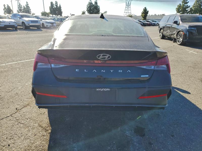 Фото 6 - HYUNDAI ELANTRA