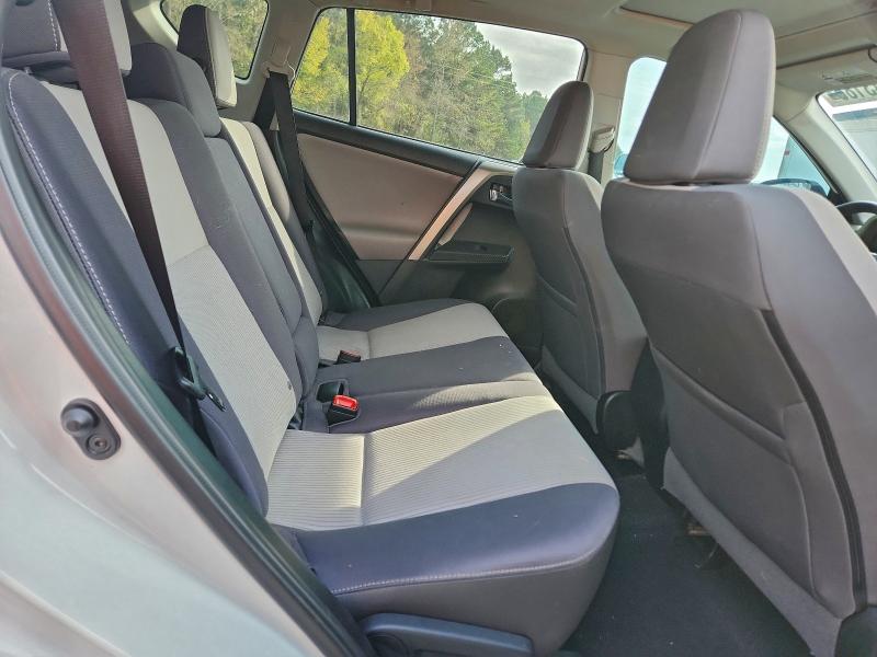 Фото 10 - TOYOTA RAV4