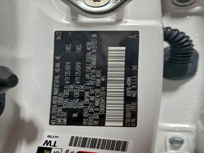 Фото 13 - TOYOTA HIGHLANDER