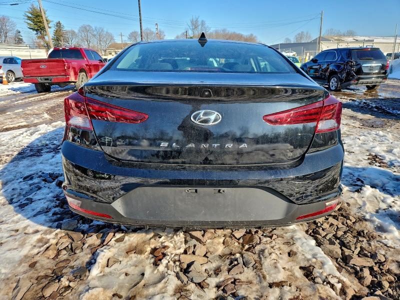 Фото 6 - HYUNDAI ELANTRA