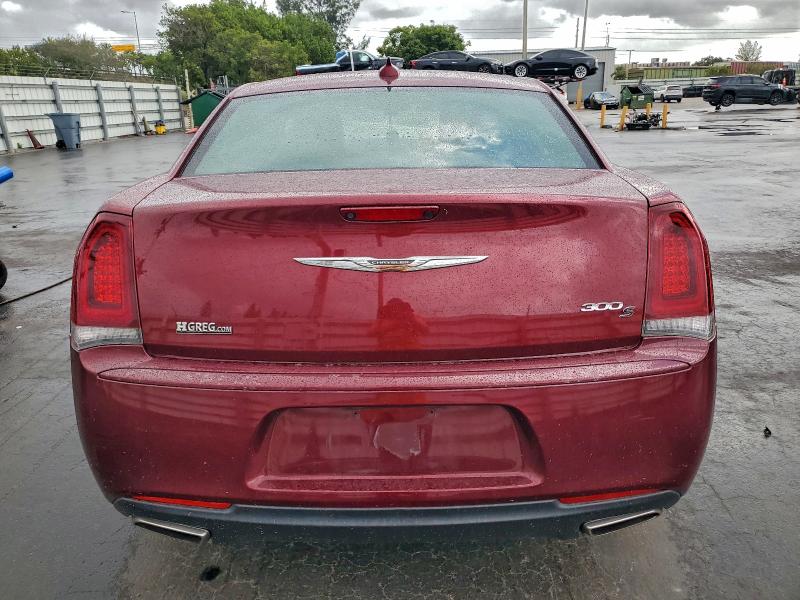 Фото 6 - CHRYSLER 300