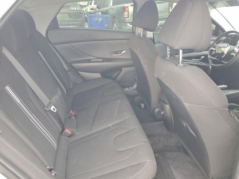 Фото 10 - HYUNDAI ELANTRA