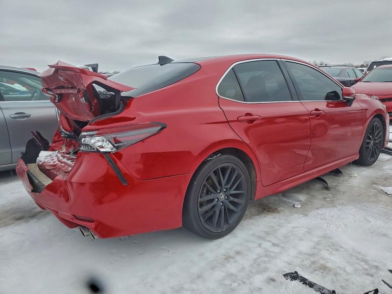 Фото 3 - TOYOTA CAMRY