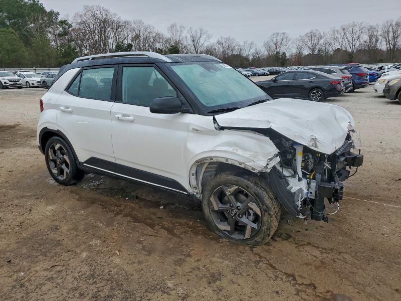 Фото 4 - HYUNDAI VENUE