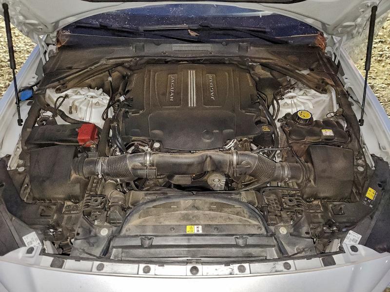 Фото 11 - JAGUAR XE