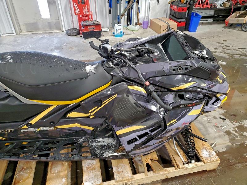 SKI-DOO SNOWMOBILE 2024