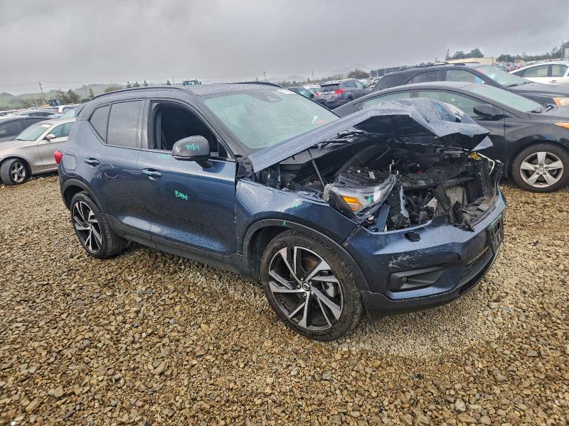 Фото 4 - VOLVO XC40