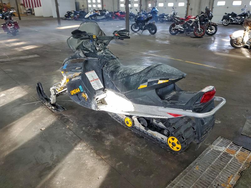 SKI-DOO SNOWMOBILE 2006