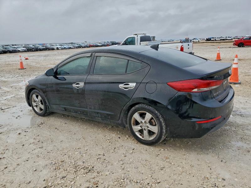 Фото 2 - HYUNDAI ELANTRA