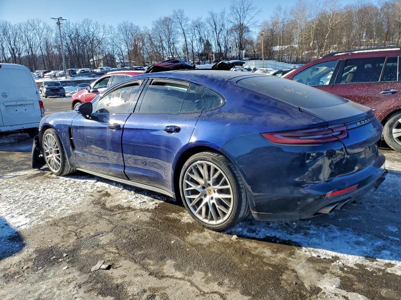 Фото 2 - PORSCHE PANAMERA